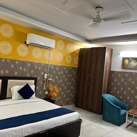 Hotel Tanvi Premium Residency Near Artemis Hospital, Gurugram Gurgaon Esterno foto