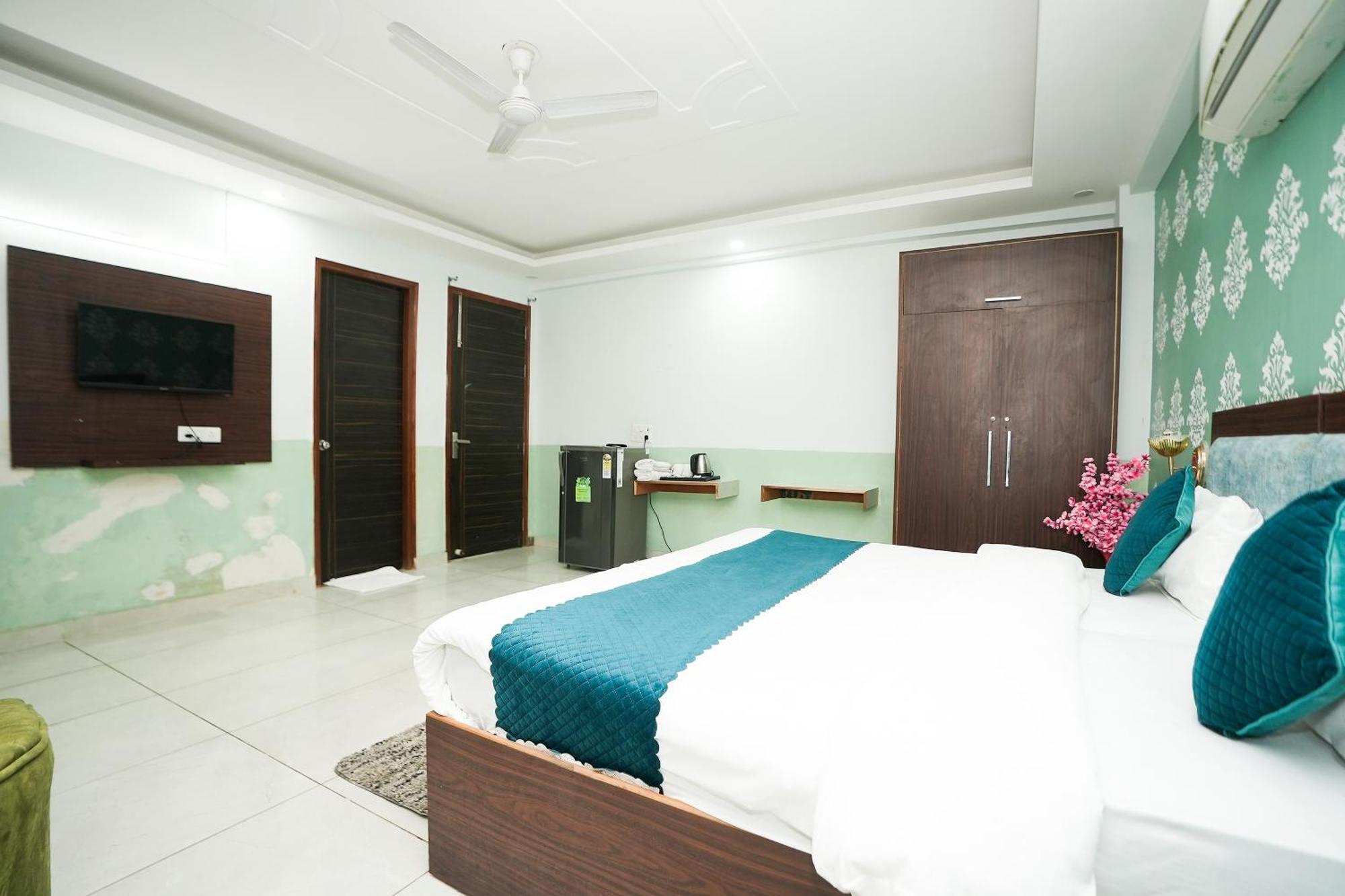 Hotel Tanvi Premium Residency Near Artemis Hospital, Gurugram Gurgaon Esterno foto
