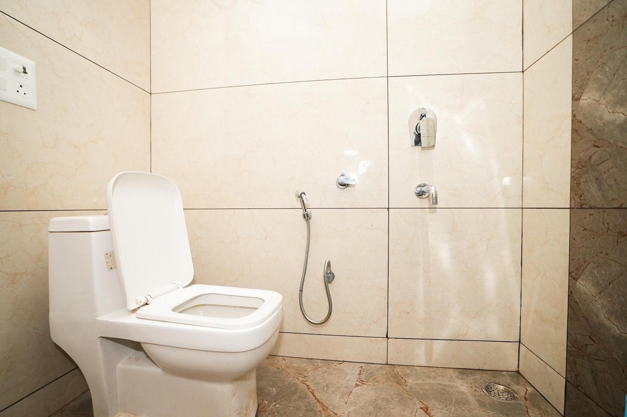 Hotel Tanvi Premium Residency Near Artemis Hospital, Gurugram Gurgaon Esterno foto