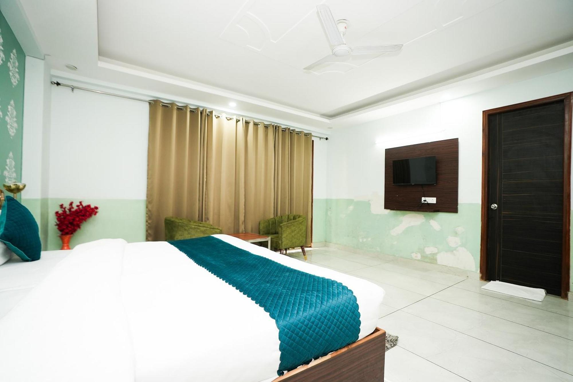Hotel Tanvi Premium Residency Near Artemis Hospital, Gurugram Gurgaon Esterno foto
