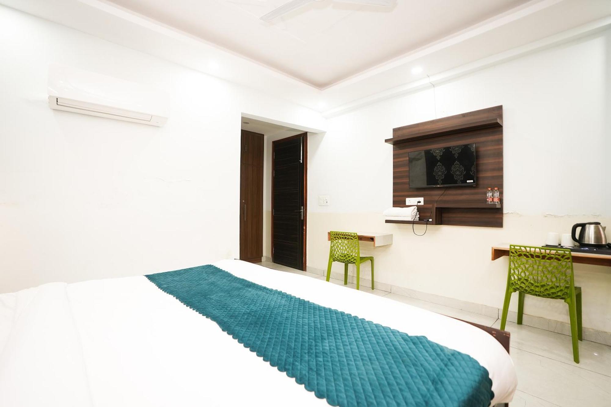 Hotel Tanvi Premium Residency Near Artemis Hospital, Gurugram Gurgaon Esterno foto