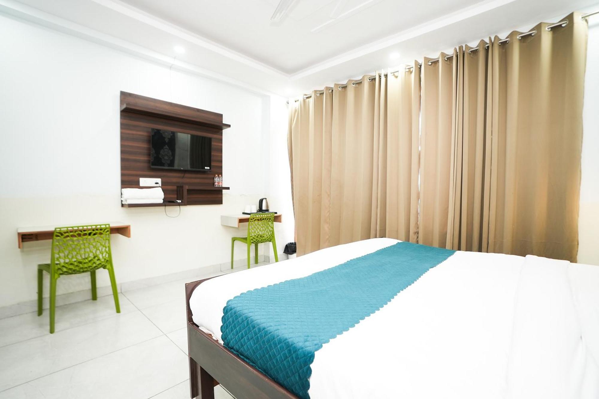 Hotel Tanvi Premium Residency Near Artemis Hospital, Gurugram Gurgaon Esterno foto