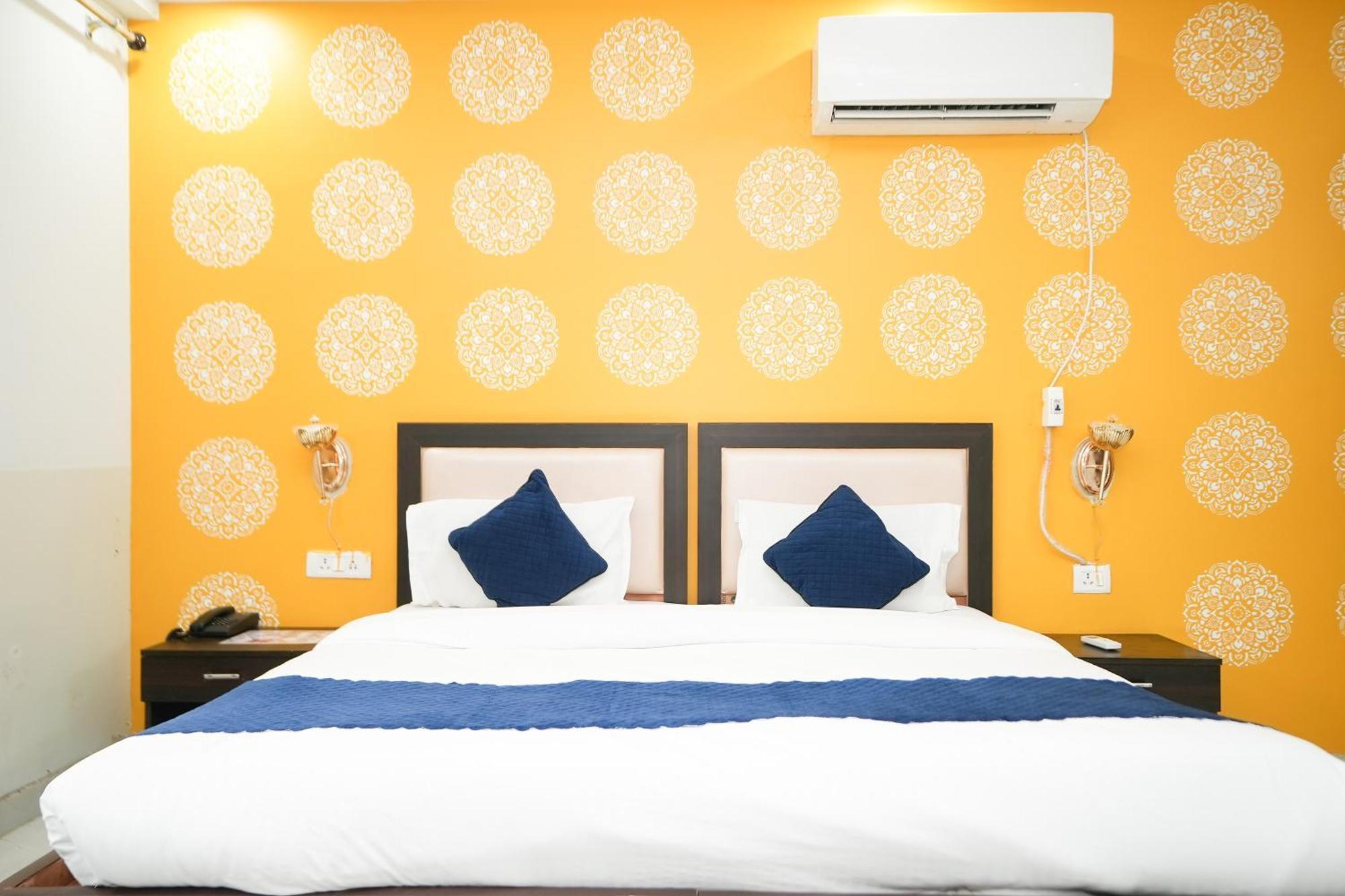 Hotel Tanvi Premium Residency Near Artemis Hospital, Gurugram Gurgaon Esterno foto
