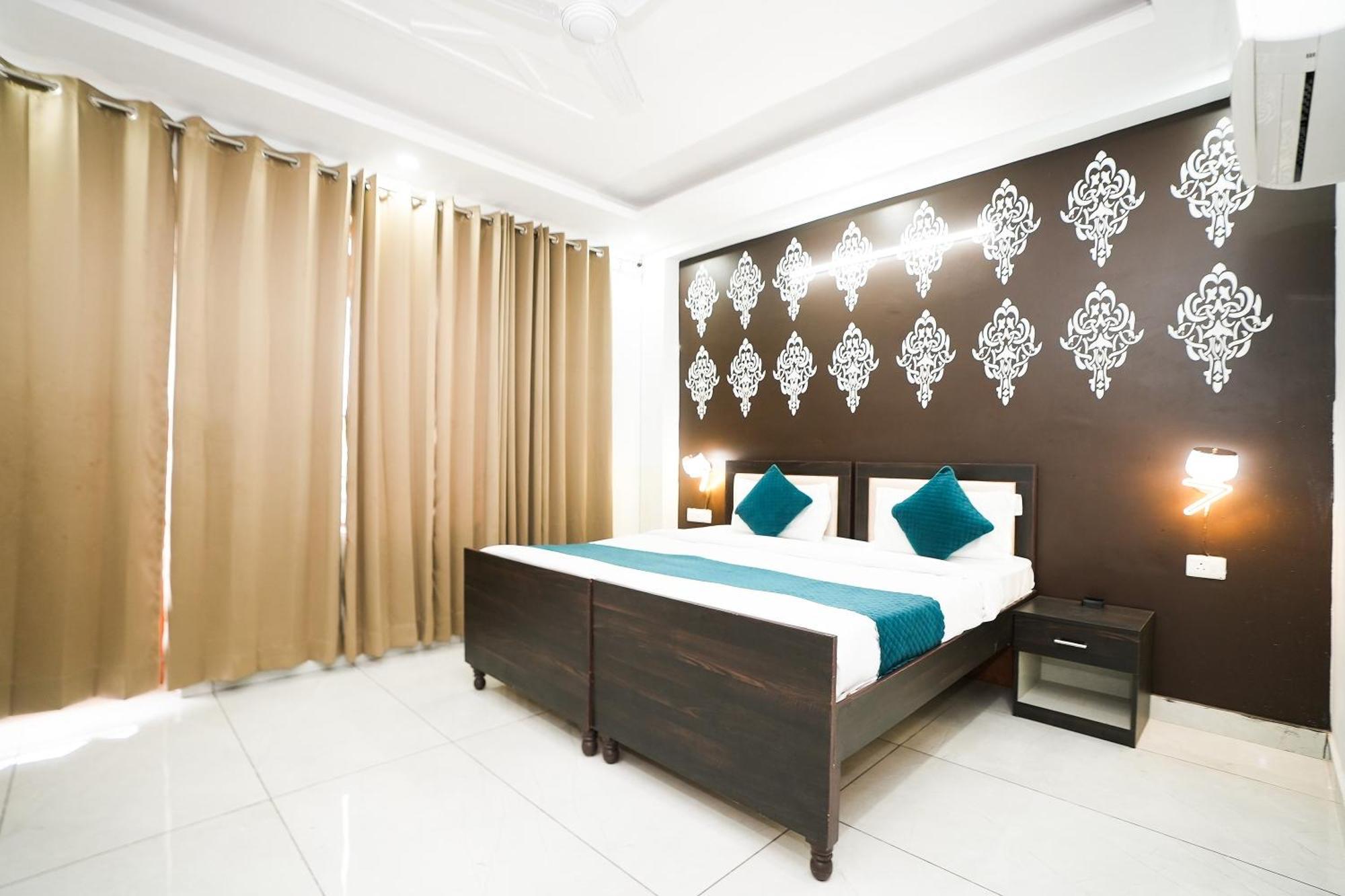 Hotel Tanvi Premium Residency Near Artemis Hospital, Gurugram Gurgaon Esterno foto