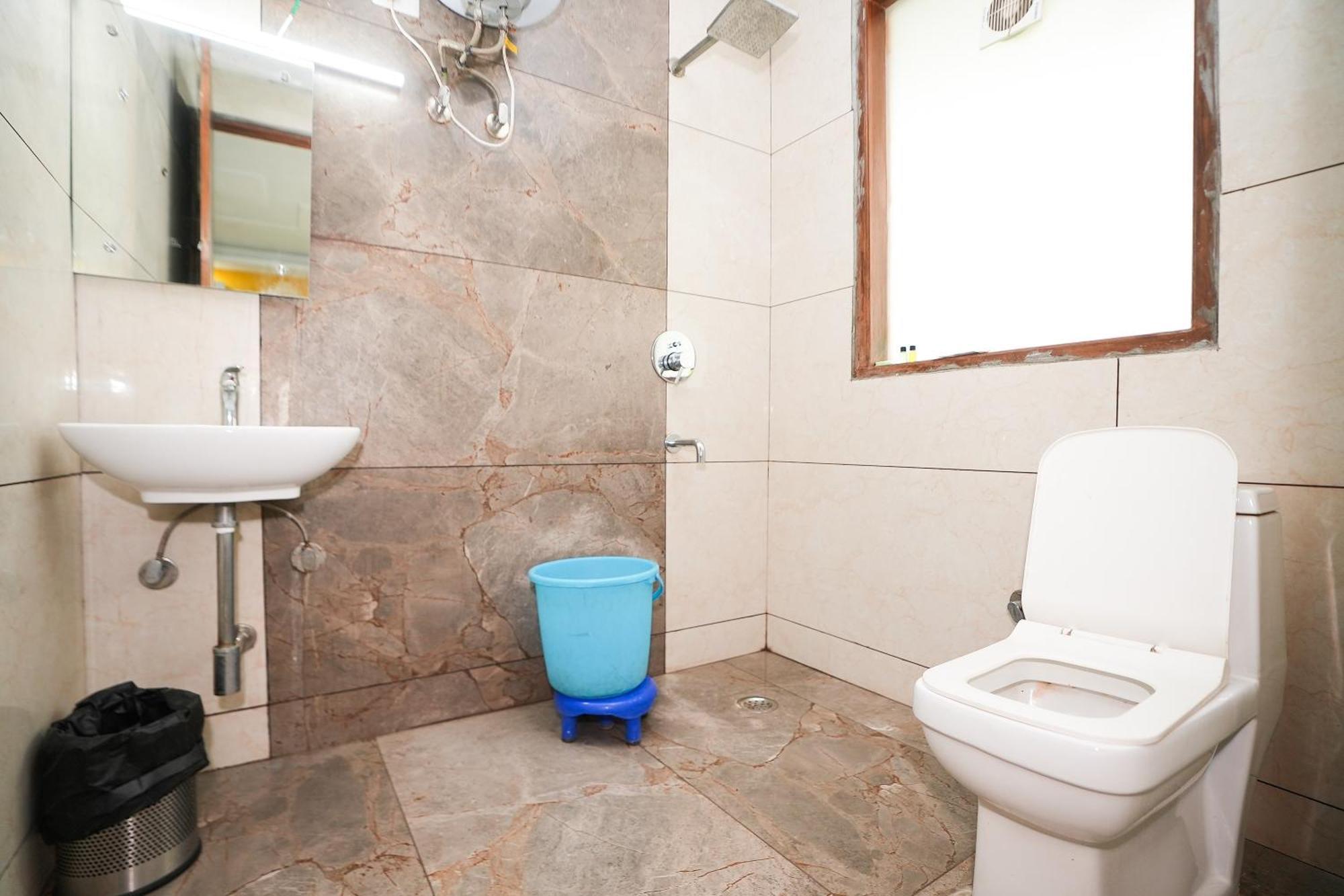 Hotel Tanvi Premium Residency Near Artemis Hospital, Gurugram Gurgaon Esterno foto