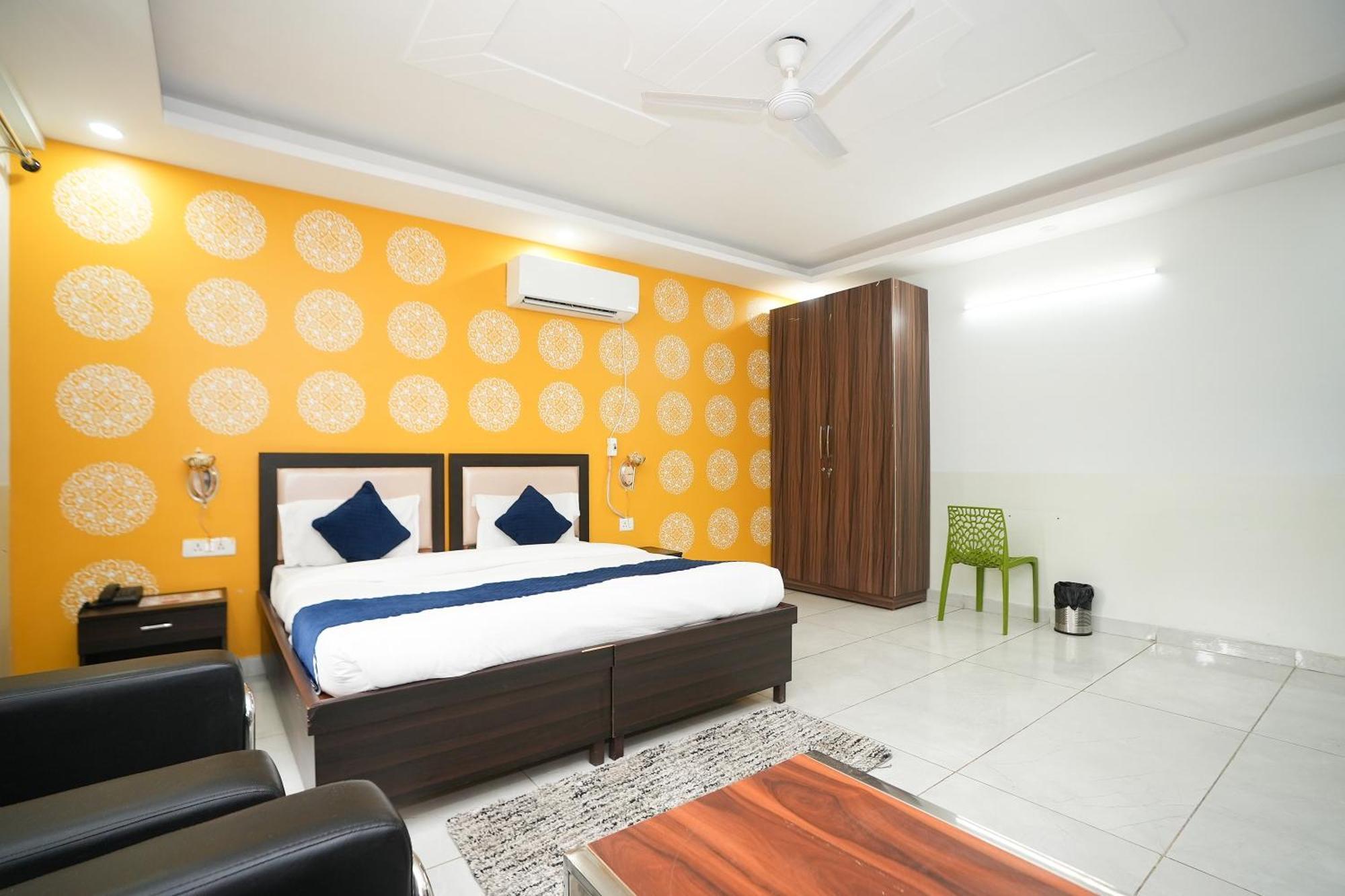 Hotel Tanvi Premium Residency Near Artemis Hospital, Gurugram Gurgaon Esterno foto