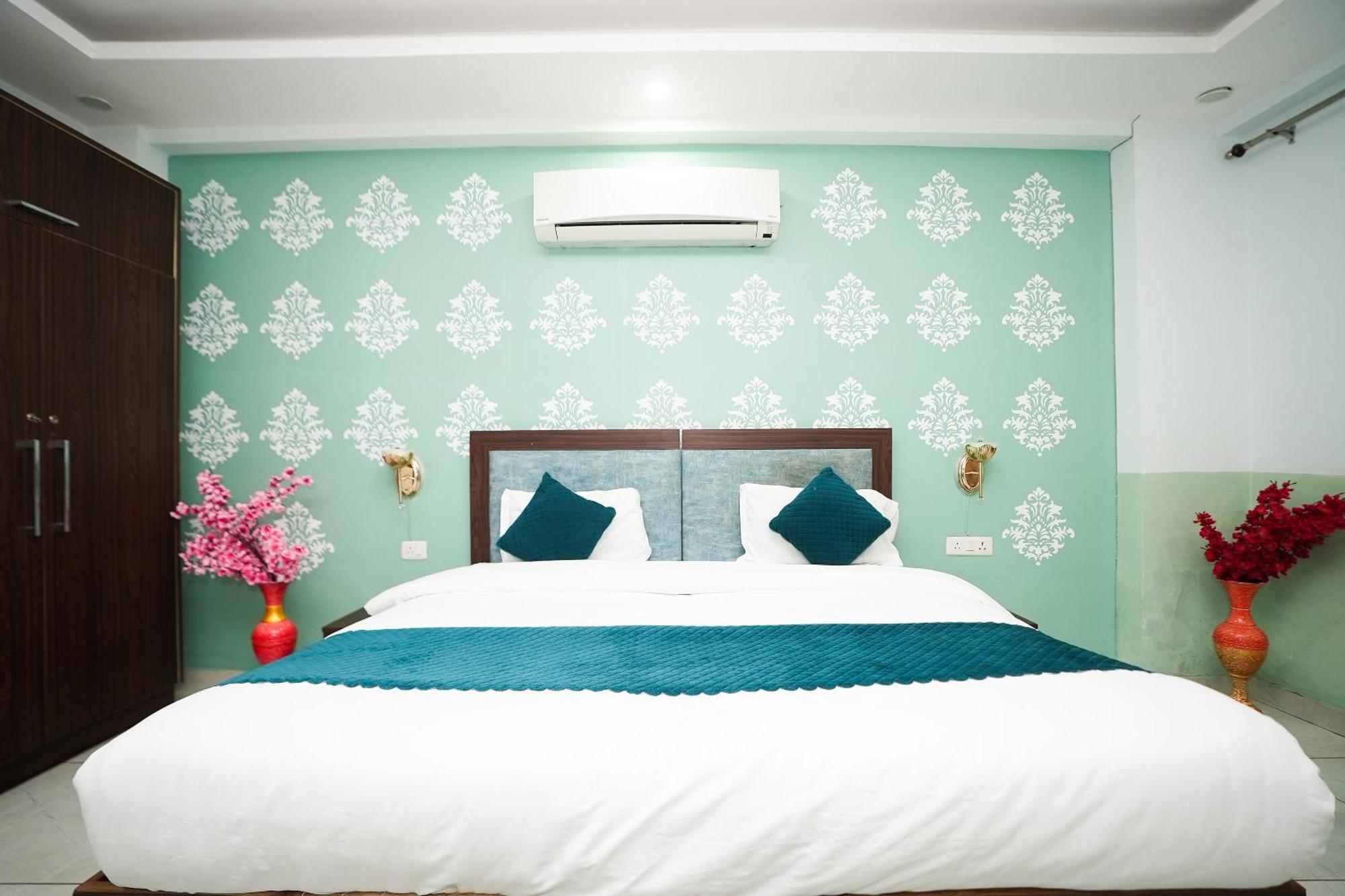 Hotel Tanvi Premium Residency Near Artemis Hospital, Gurugram Gurgaon Esterno foto