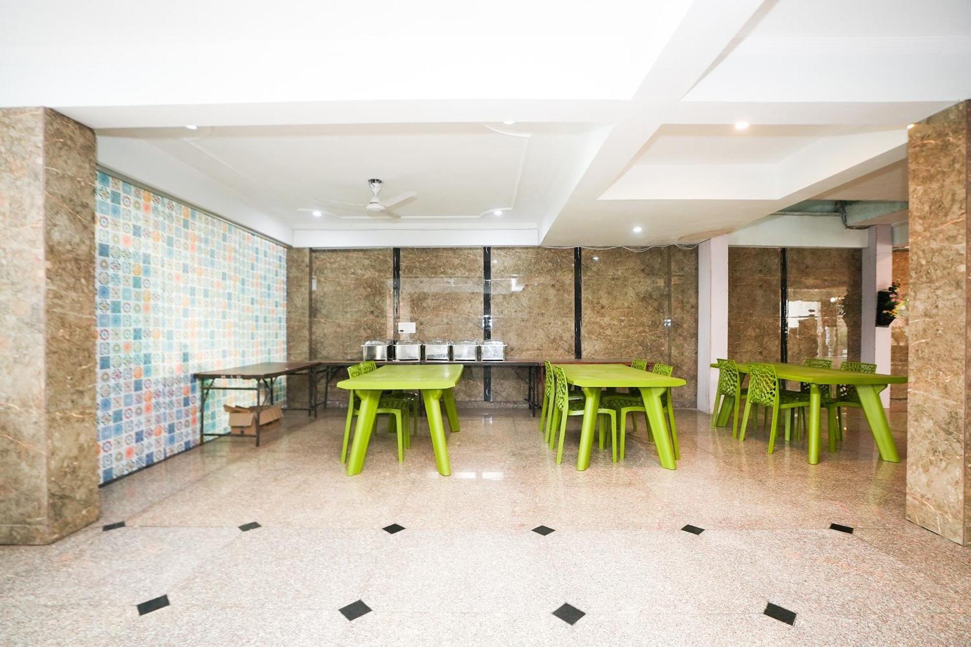 Hotel Tanvi Premium Residency Near Artemis Hospital, Gurugram Gurgaon Esterno foto