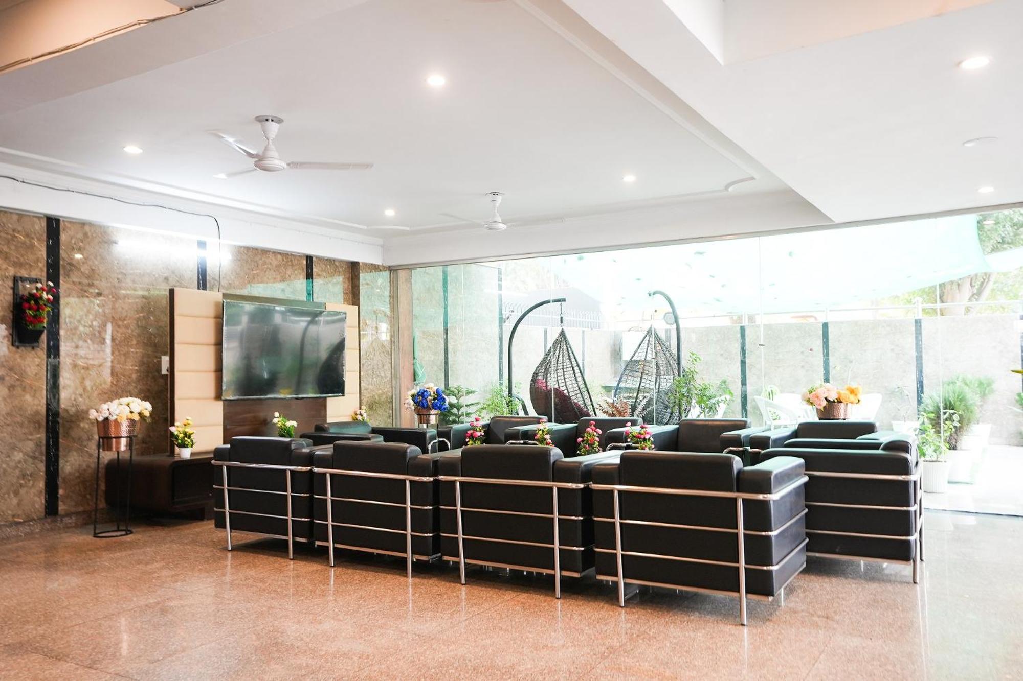 Hotel Tanvi Premium Residency Near Artemis Hospital, Gurugram Gurgaon Esterno foto