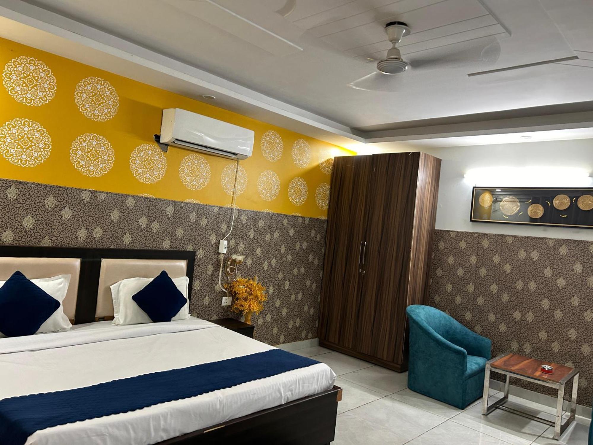 Hotel Tanvi Premium Residency Near Artemis Hospital, Gurugram Gurgaon Esterno foto
