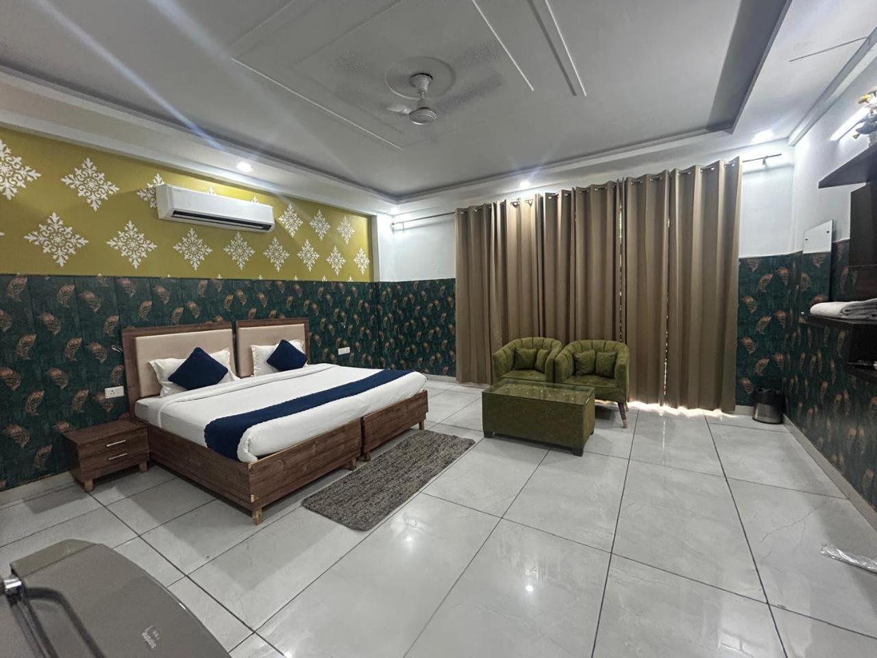 Hotel Tanvi Premium Residency Near Artemis Hospital, Gurugram Gurgaon Esterno foto