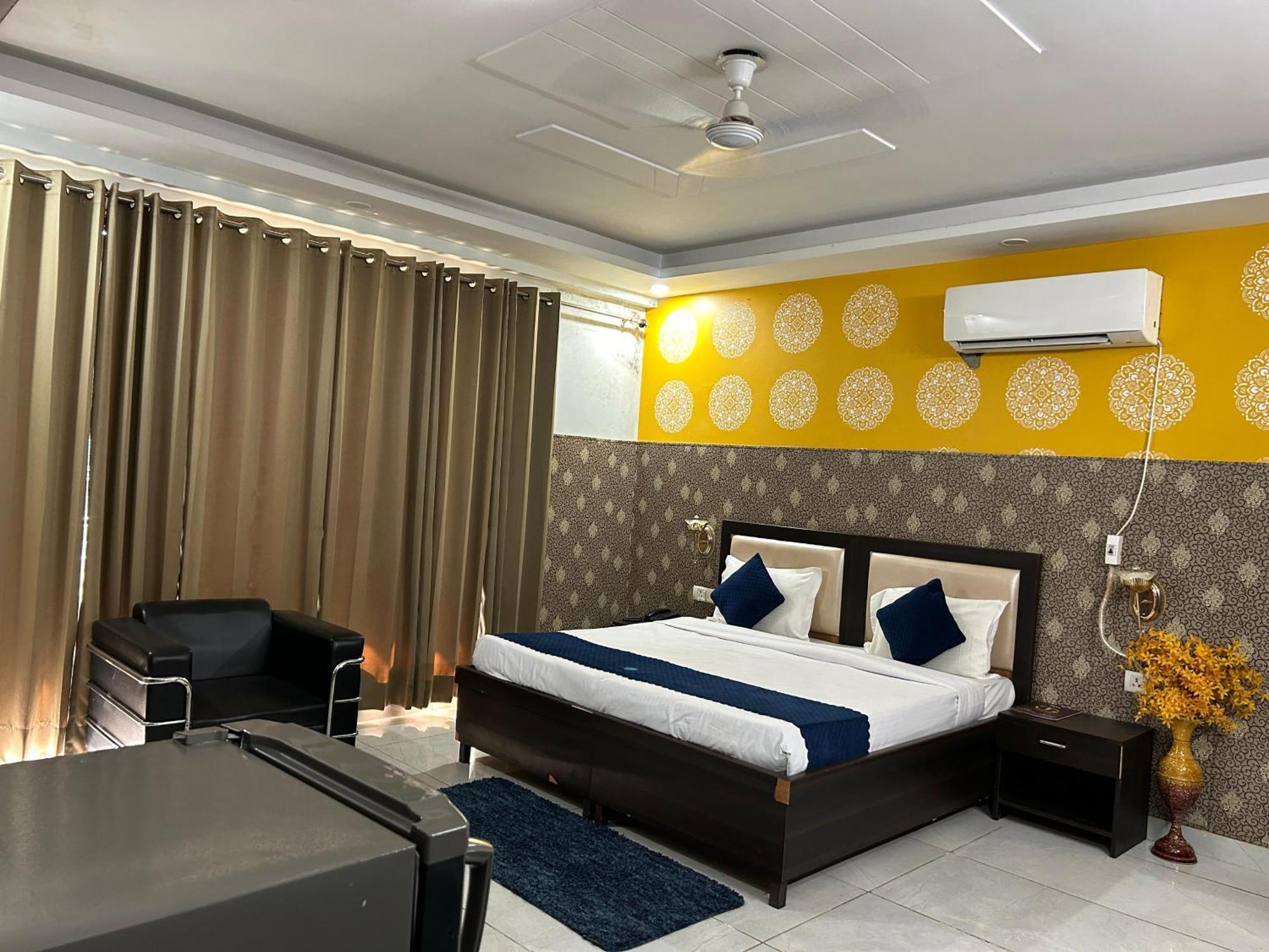Hotel Tanvi Premium Residency Near Artemis Hospital, Gurugram Gurgaon Esterno foto