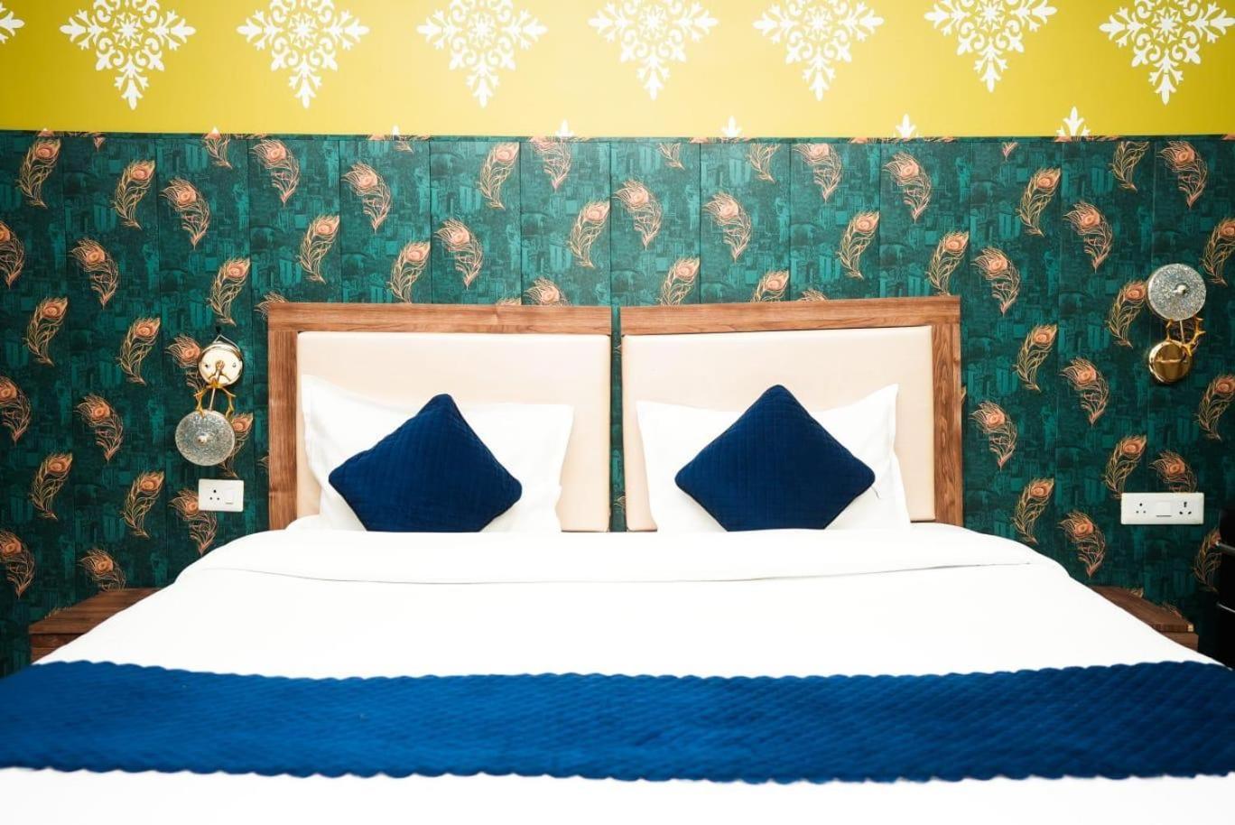 Hotel Tanvi Premium Residency Near Artemis Hospital, Gurugram Gurgaon Esterno foto