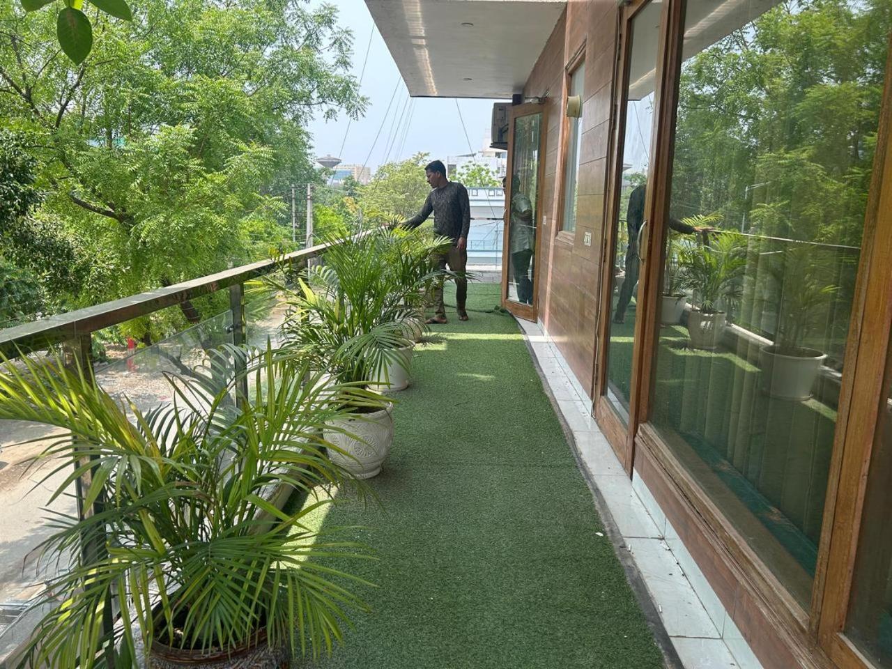 Hotel Tanvi Premium Residency Near Artemis Hospital, Gurugram Gurgaon Esterno foto