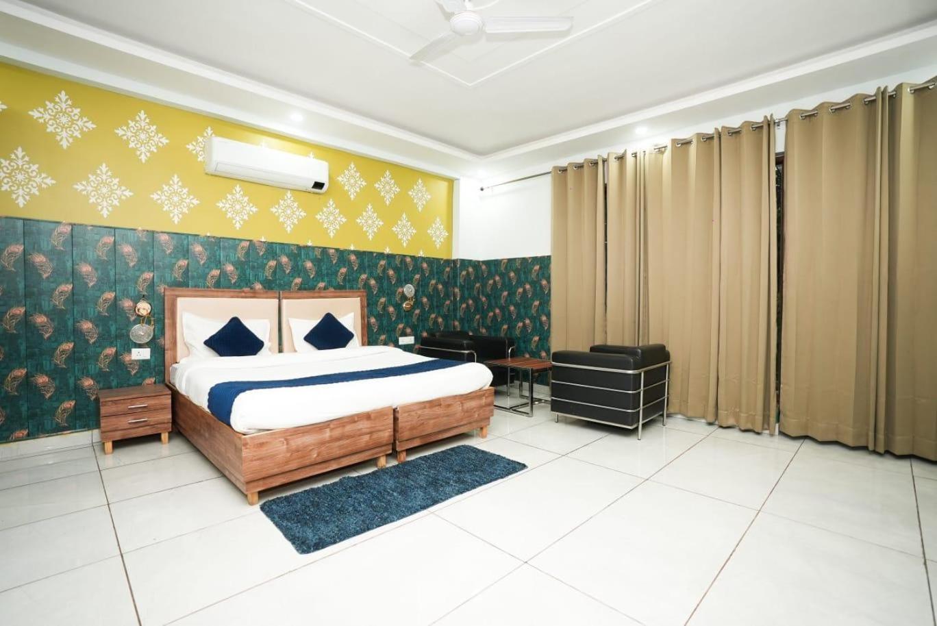 Hotel Tanvi Premium Residency Near Artemis Hospital, Gurugram Gurgaon Esterno foto