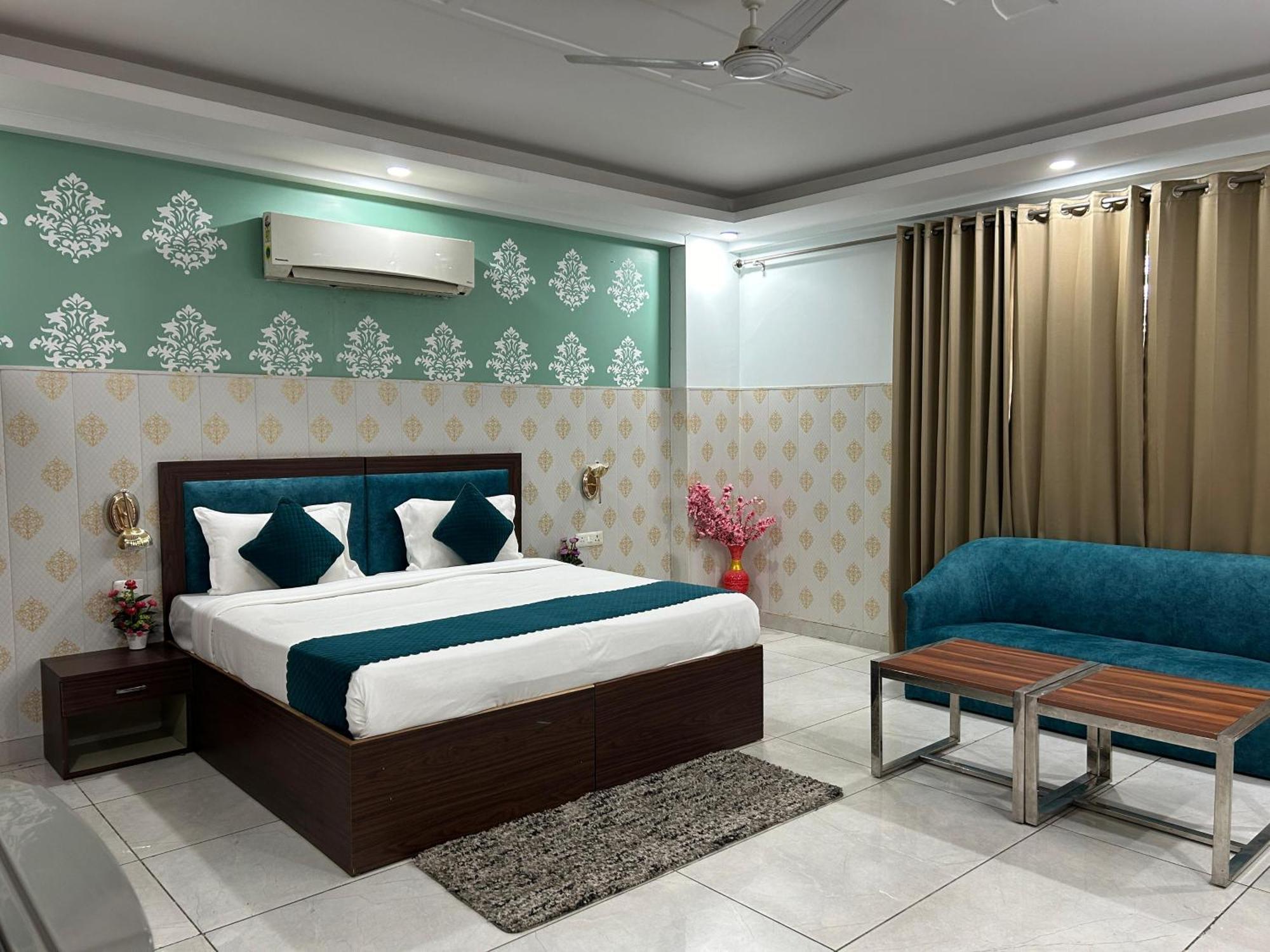 Hotel Tanvi Premium Residency Near Artemis Hospital, Gurugram Gurgaon Esterno foto