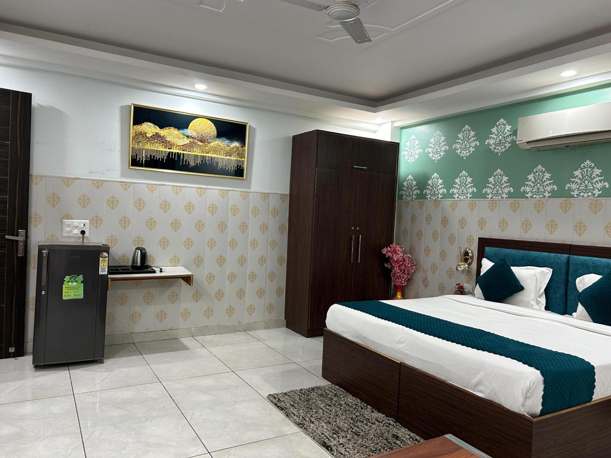 Hotel Tanvi Premium Residency Near Artemis Hospital, Gurugram Gurgaon Esterno foto