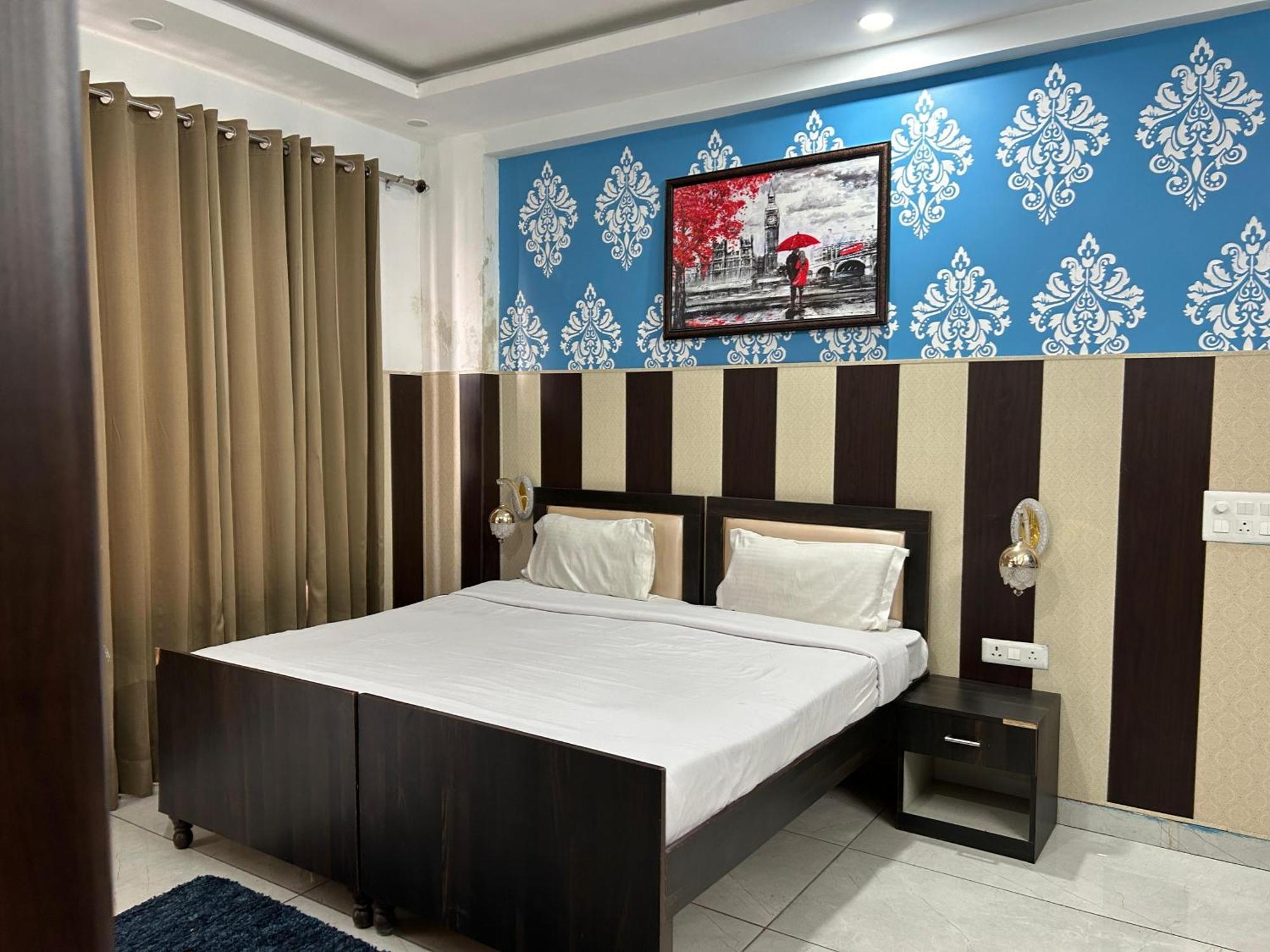 Hotel Tanvi Premium Residency Near Artemis Hospital, Gurugram Gurgaon Esterno foto