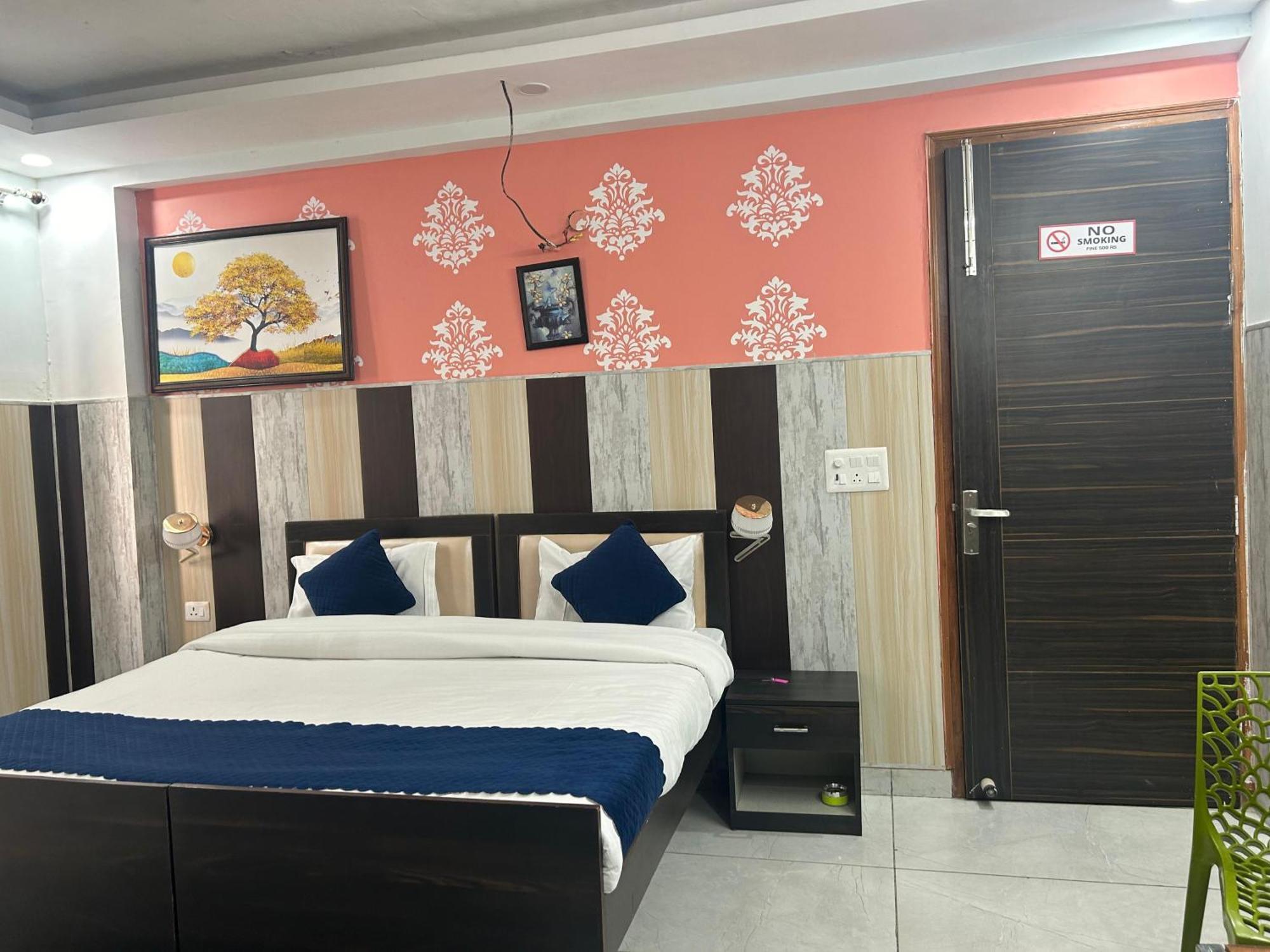 Hotel Tanvi Premium Residency Near Artemis Hospital, Gurugram Gurgaon Esterno foto