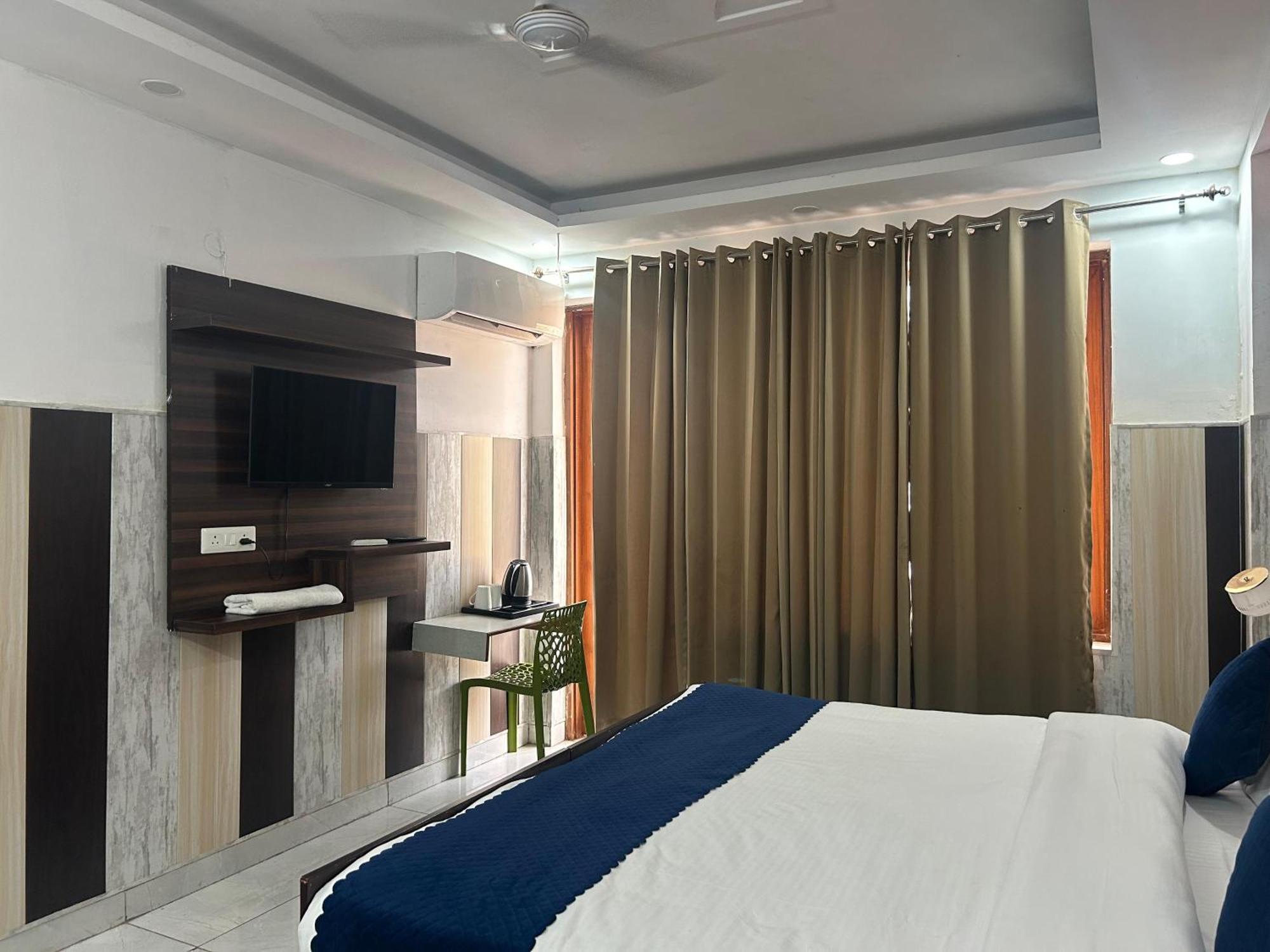 Hotel Tanvi Premium Residency Near Artemis Hospital, Gurugram Gurgaon Esterno foto