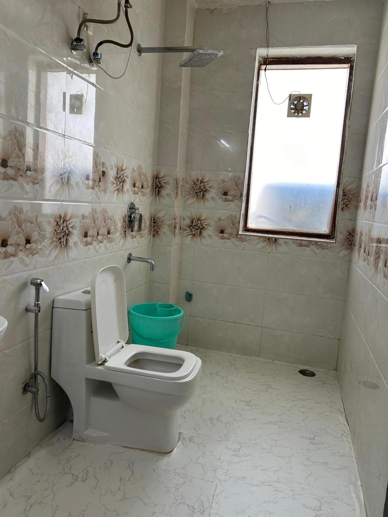 Hotel Tanvi Premium Residency Near Artemis Hospital, Gurugram Gurgaon Esterno foto