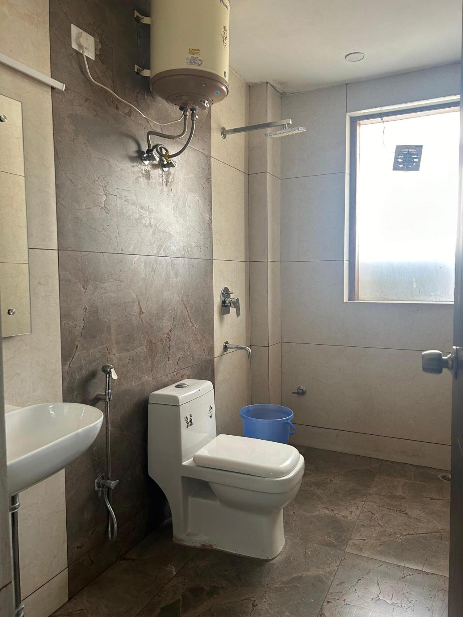 Hotel Tanvi Premium Residency Near Artemis Hospital, Gurugram Gurgaon Esterno foto