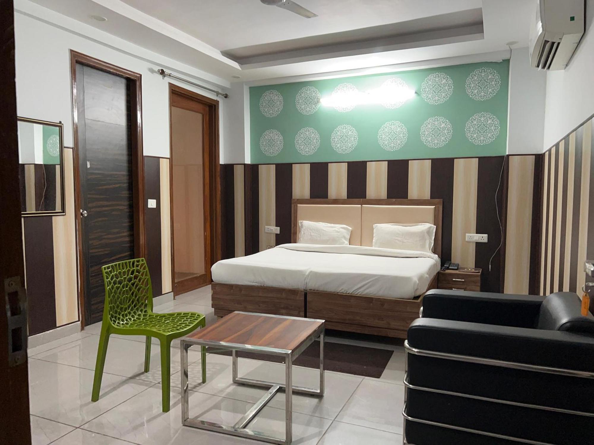 Hotel Tanvi Premium Residency Near Artemis Hospital, Gurugram Gurgaon Esterno foto